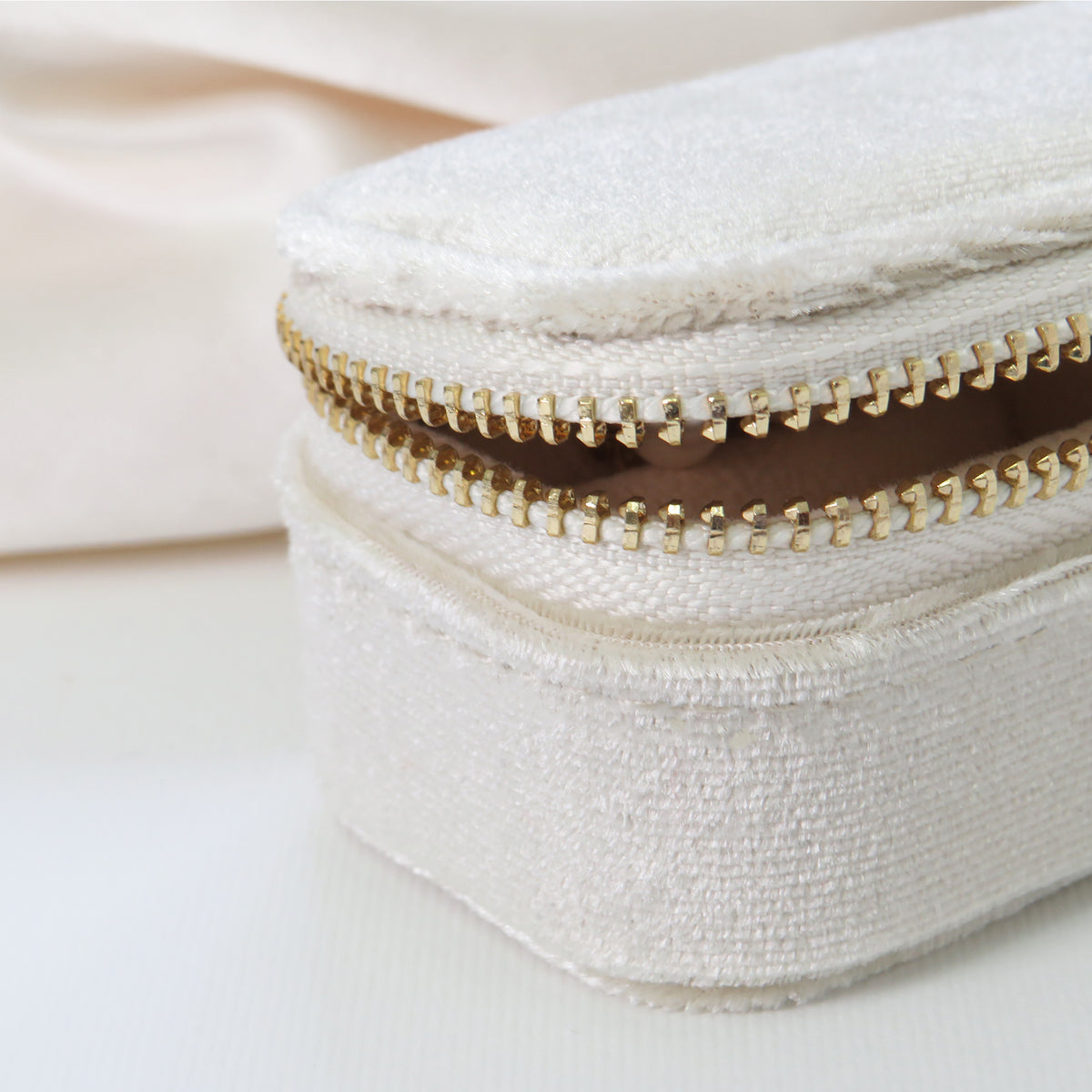 Beige Travel-Size Velvet Jewellery Box