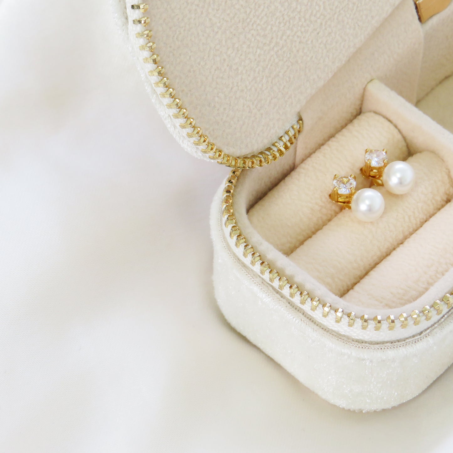 Beige Travel-Size Velvet Jewellery Box