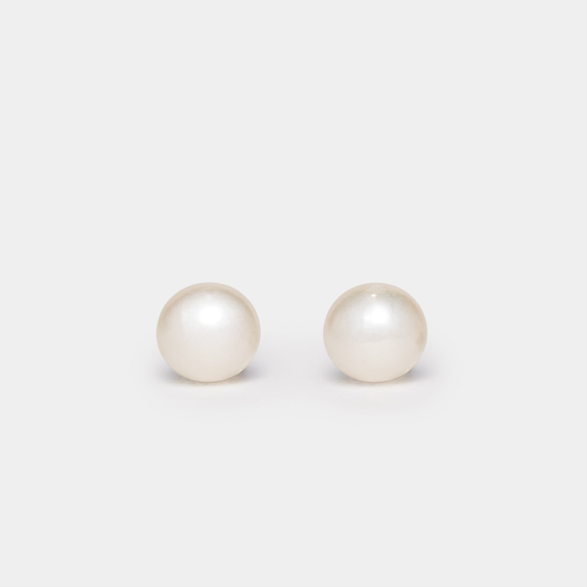 Sterling silver pearl stud earrings, 7mm in size. Perfect for bridesmaids and bridal party gifting.,